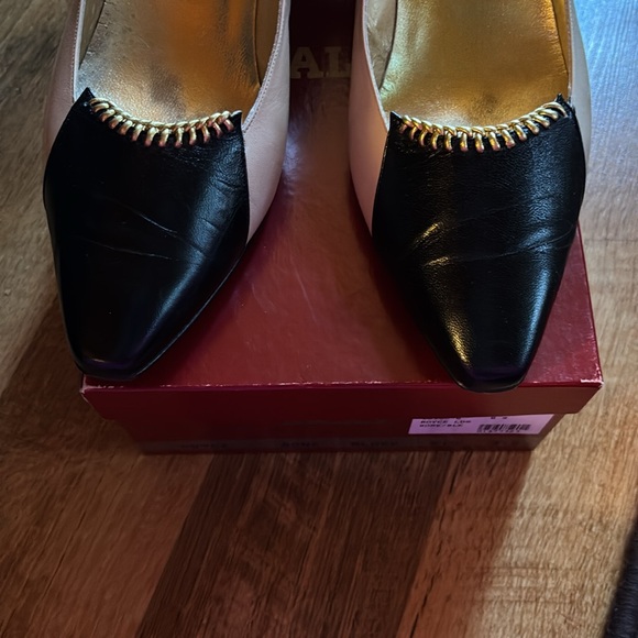 Vintage Bally Royce Bone and Black Heels - Picture 4 of 10